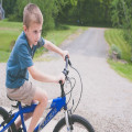 Vanaf welke leeftijd kan een kind veilig alleen naar school fietsen?