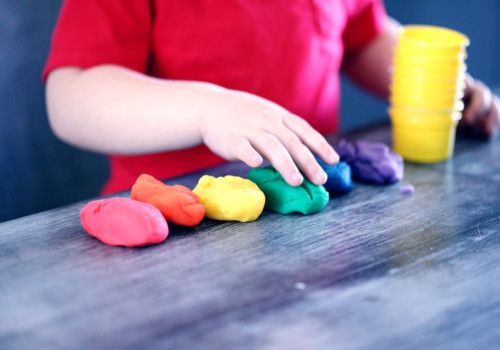 Krimpfolie knutselen tijdens een leuk kinderfeest