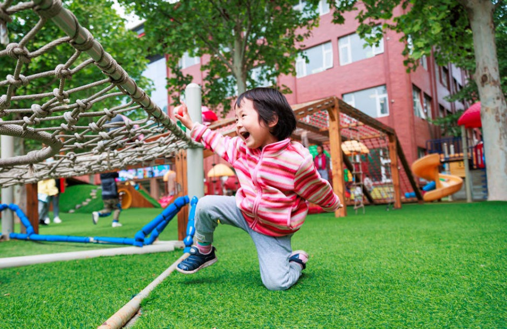 Speeltoestellen op school: wat maakt een speelplaats echt goed?