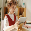 Hoeveel minuten mag een kind in groep 7 per dag op een tablet voor huiswerk zitten?