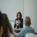 Waarom blijven ouderen sneller nieuwe vaardigheden leren dan je denkt?