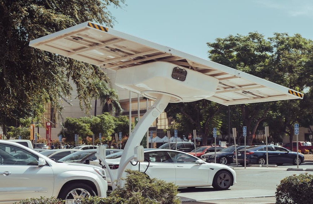 Op zomervakantie met de elektrische auto? Hier moet je op letten